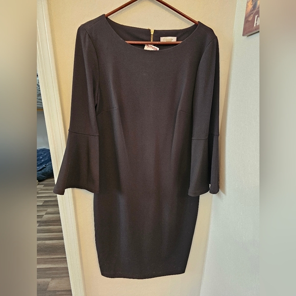 Elegant Black Dress - Picture 1 of 3